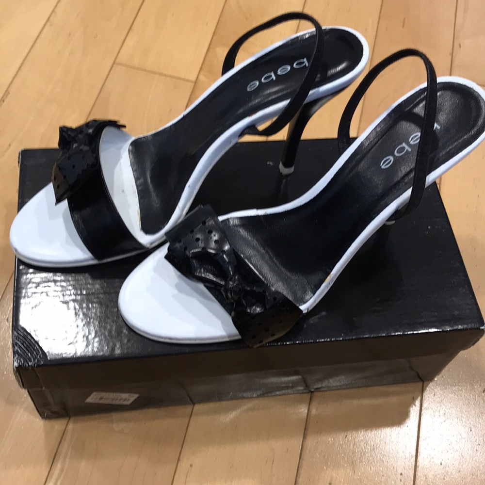 Bebe pumps